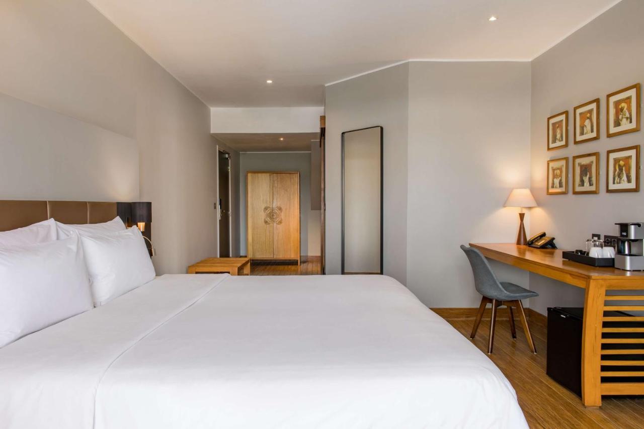 Radisson Hotel Tamboho Waterfront Antananarivo Exteriör bild