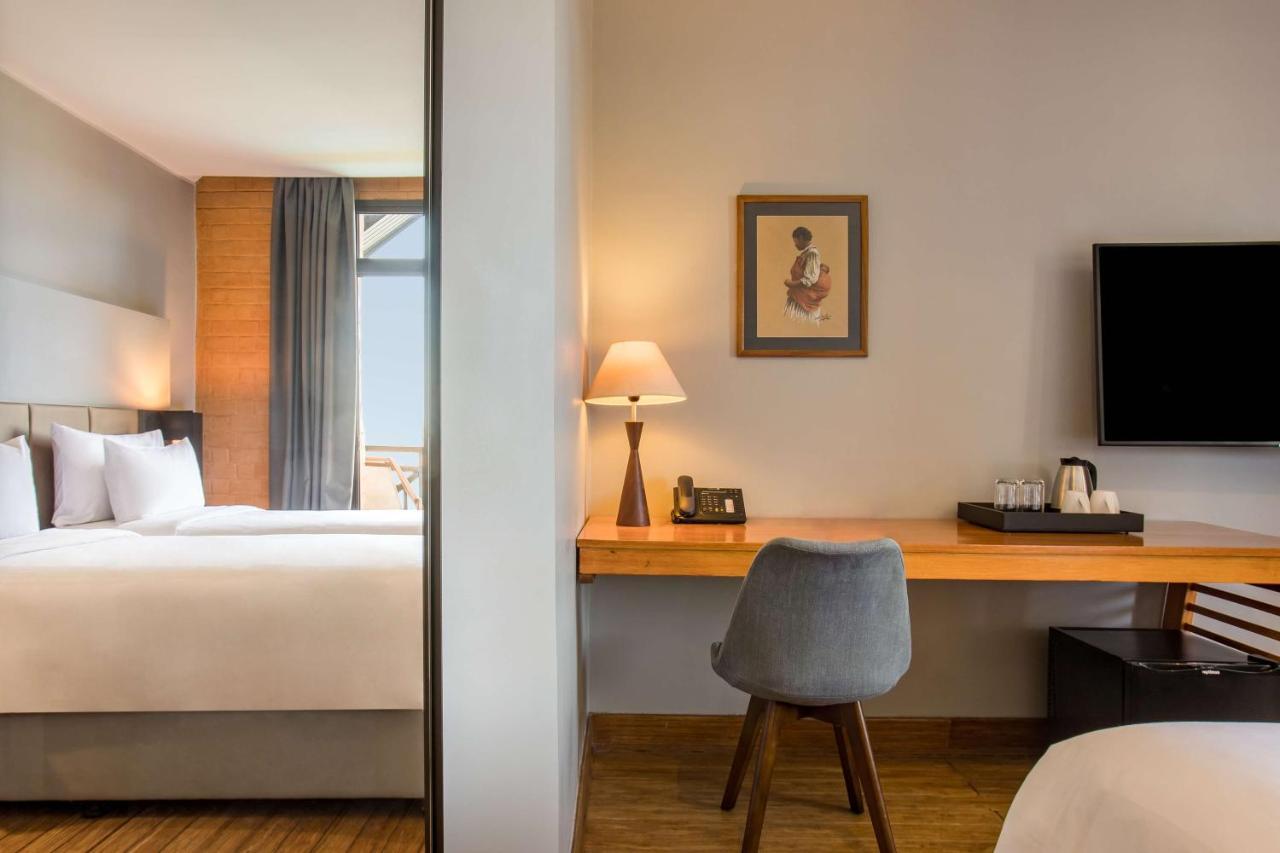 Radisson Hotel Tamboho Waterfront Antananarivo Exteriör bild