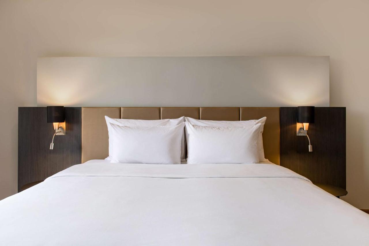 Radisson Hotel Tamboho Waterfront Antananarivo Exteriör bild