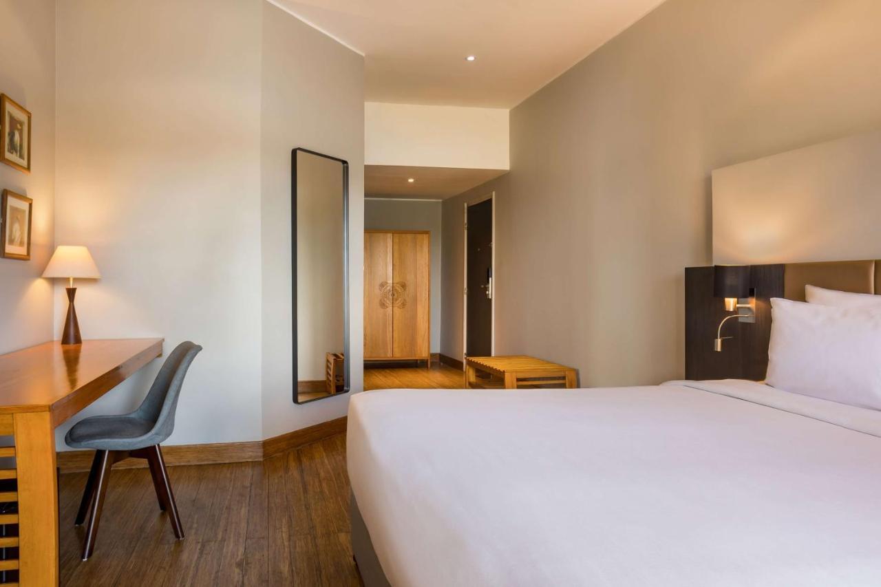 Radisson Hotel Tamboho Waterfront Antananarivo Exteriör bild