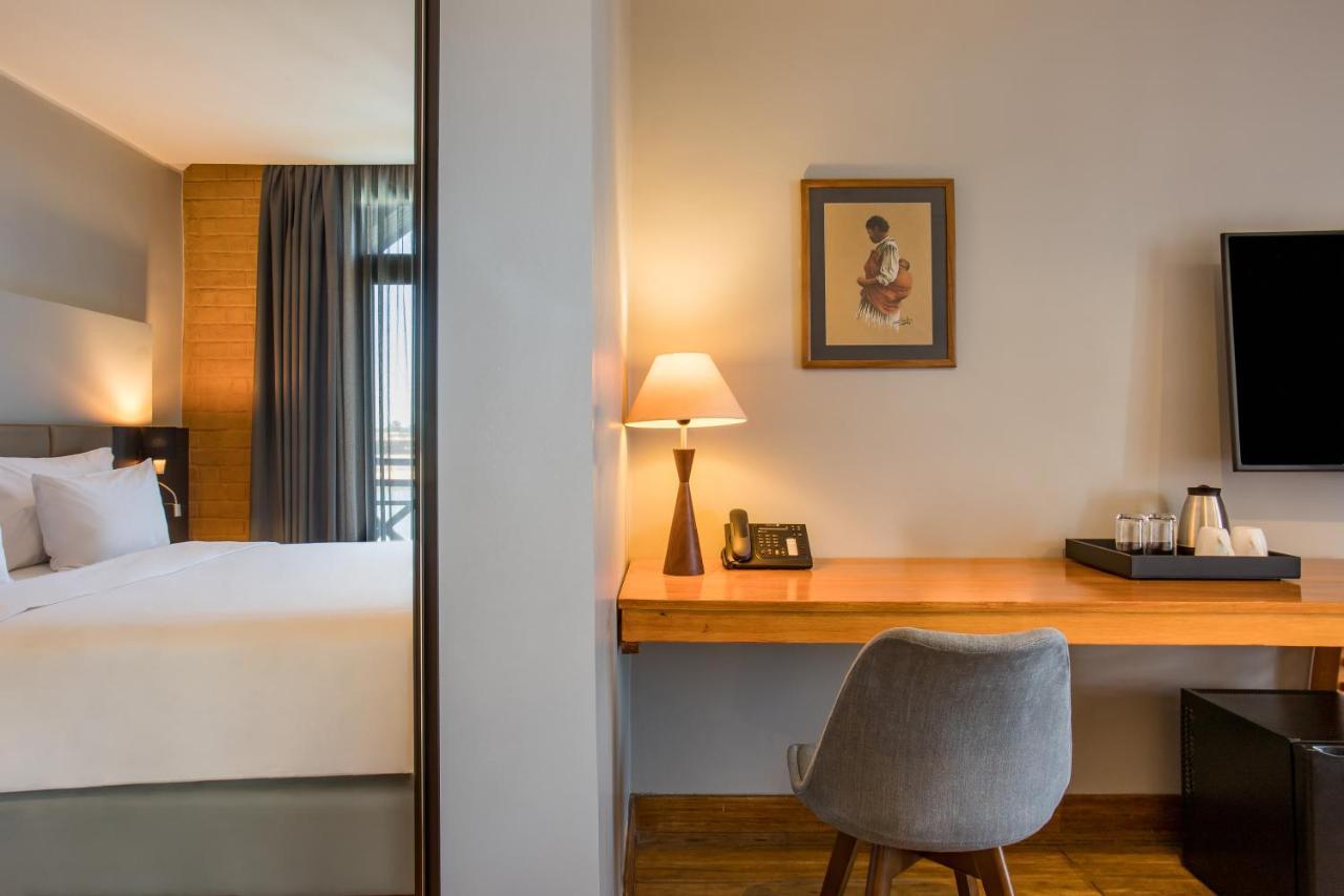 Radisson Hotel Tamboho Waterfront Antananarivo Exteriör bild