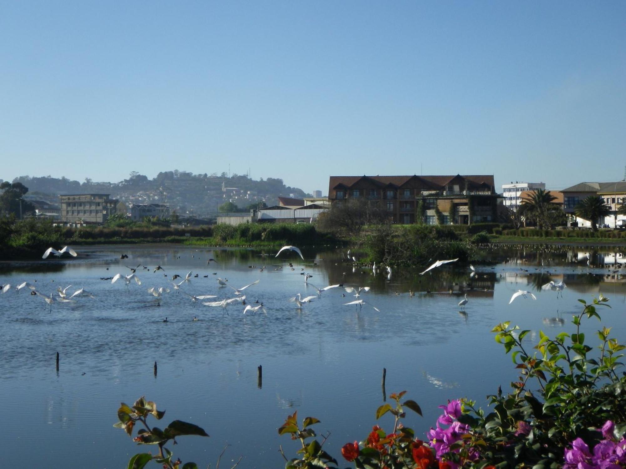 Radisson Hotel Tamboho Waterfront Antananarivo Exteriör bild